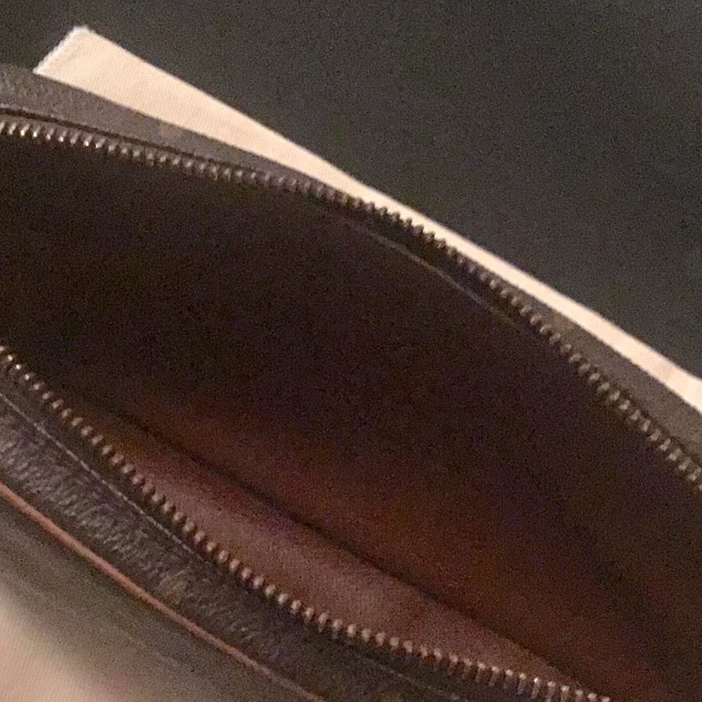 💯% real LOUIS VUITTON, crossbody/ cosmetic Monogram bag🦋 - Picture 6 of 6